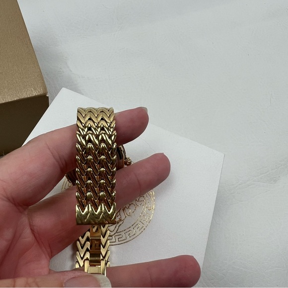 Versace Womens Watch Gold Medusa - Picture 8 of 10